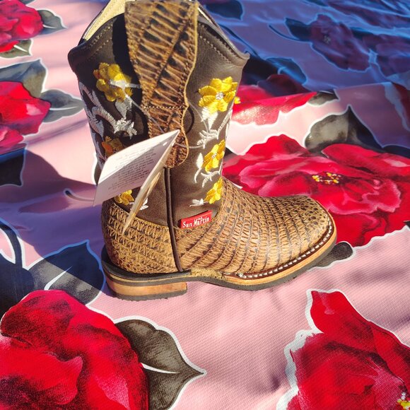 ( Girls ) leather cowboy boots. - Picture 5 of 9